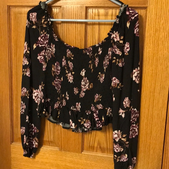 Floral crop top 🖤 - Picture 4 of 4